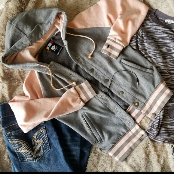 Rusty button down hoodie earbuds in hood - Picture 3 of 6